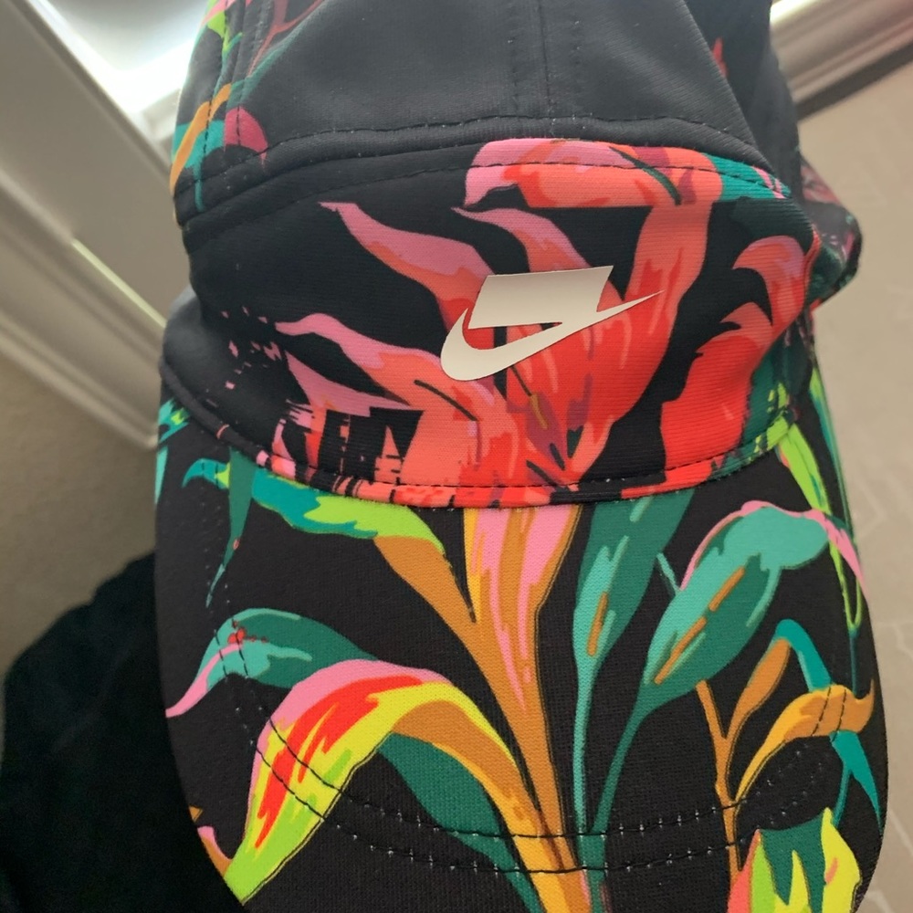 Never used Nike floral cap! 💖